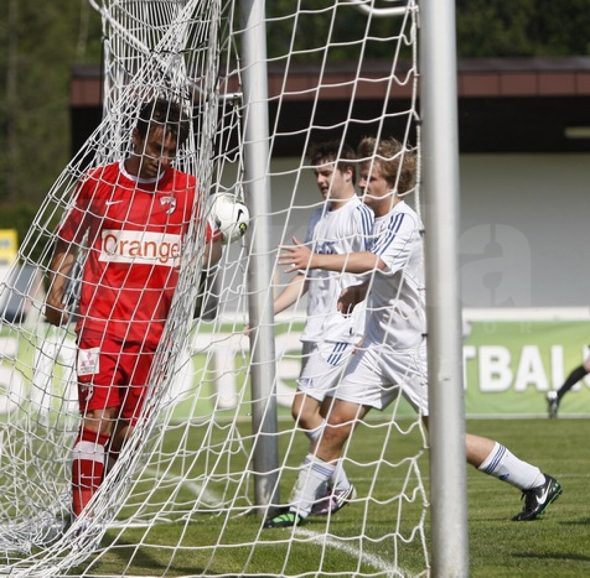 VIDEO Dinamo a făcut spectacol înainte de revenirea din Austria » Ultima zi de distracţie