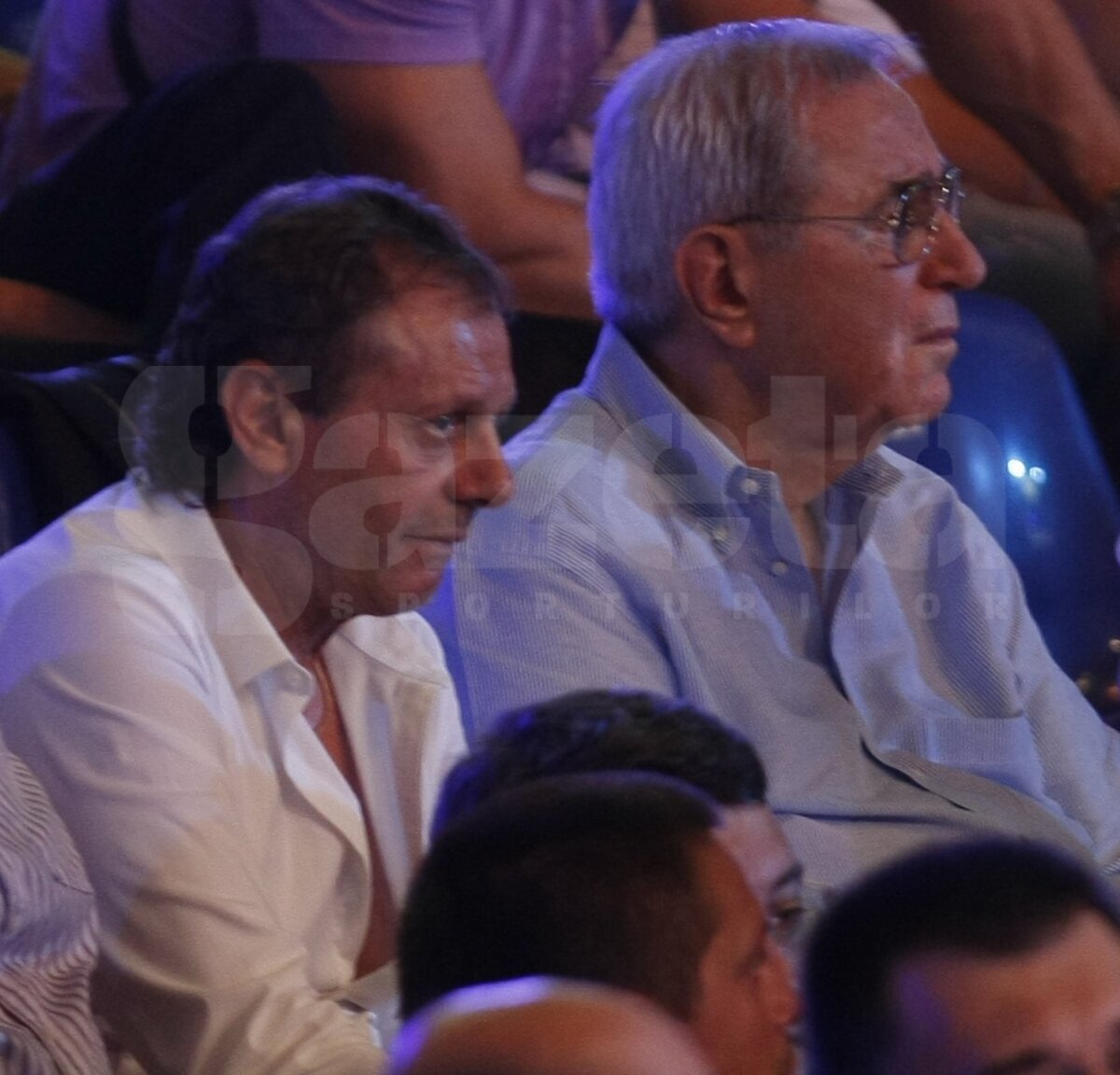 Romexpo a devenit ieri seară principalul loc de întîlnire al vedetelor » Feţele galei