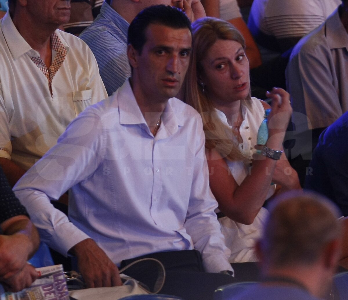 Romexpo a devenit ieri seară principalul loc de întîlnire al vedetelor » Feţele galei