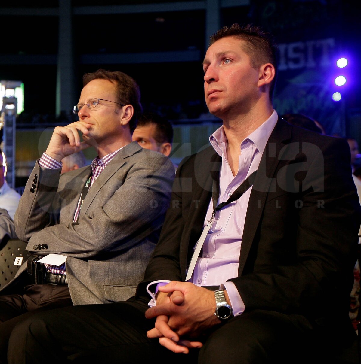 Romexpo a devenit ieri seară principalul loc de întîlnire al vedetelor » Feţele galei