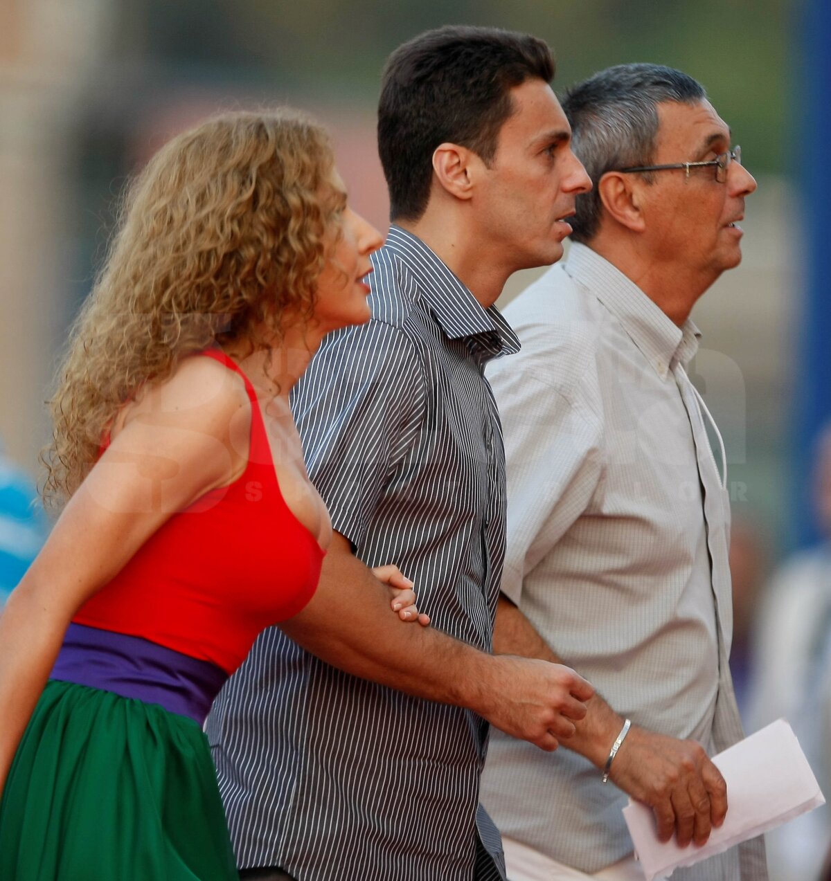 Romexpo a devenit ieri seară principalul loc de întîlnire al vedetelor » Feţele galei