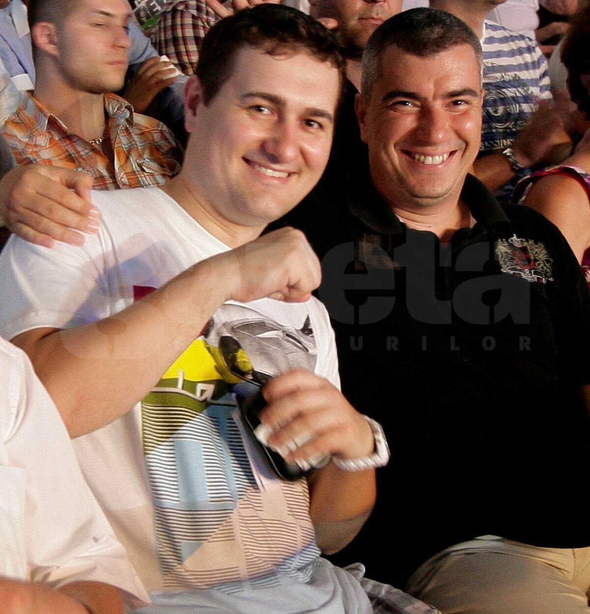 Romexpo a devenit ieri seară principalul loc de întîlnire al vedetelor » Feţele galei