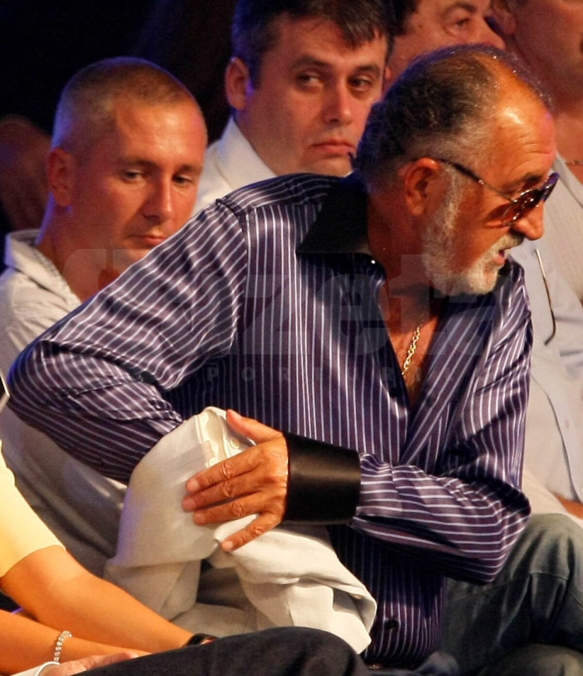 Romexpo a devenit ieri seară principalul loc de întîlnire al vedetelor » Feţele galei