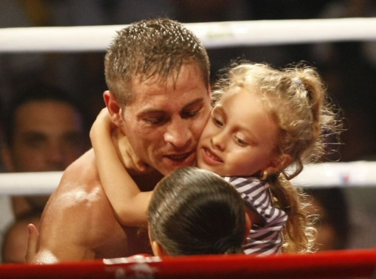 Primii doi români au cîştigat înainte de limită: Bogdan Dinu, KO în runda 1! Viorel Simion, KO în runda a noua!