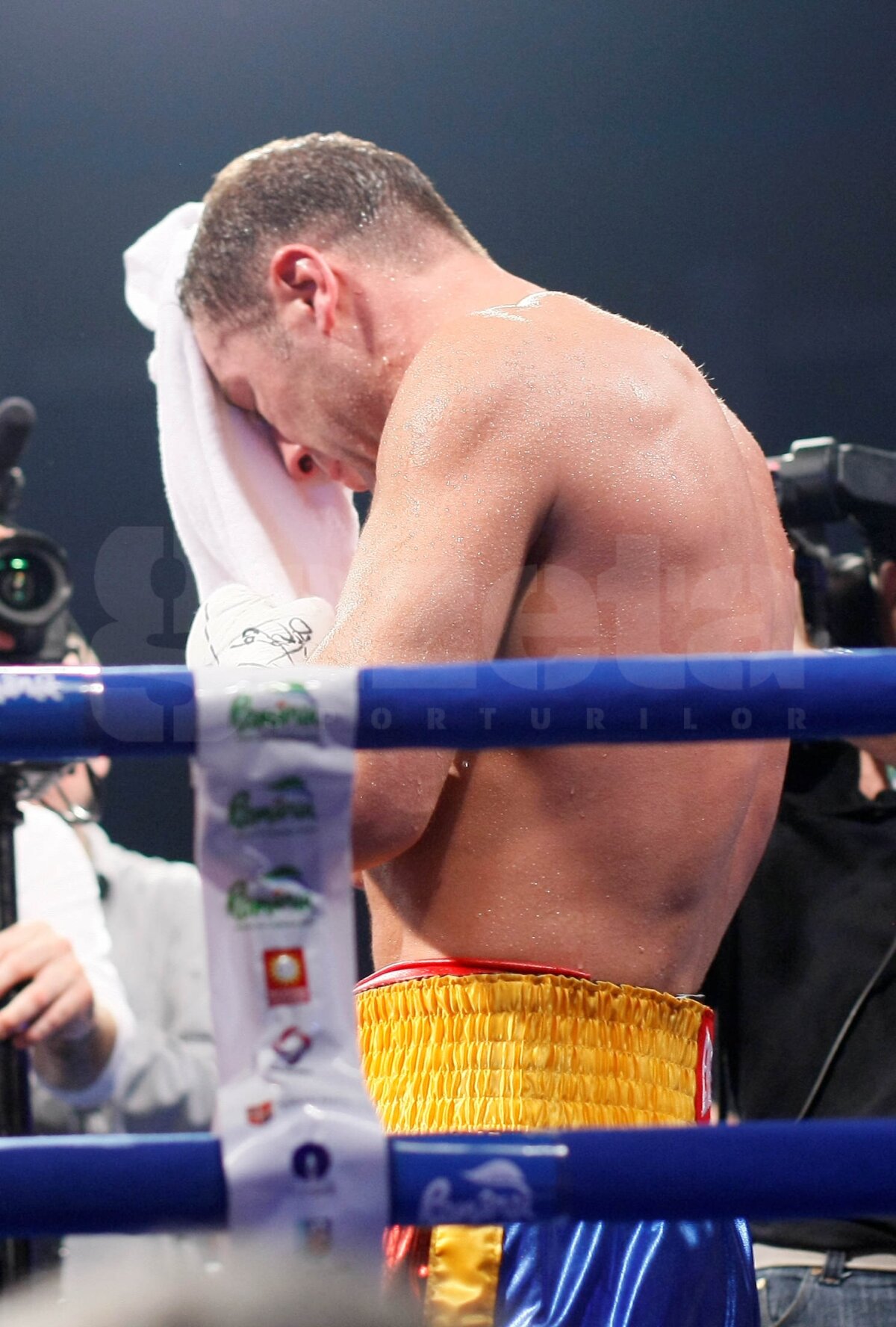 Mendy a rezistat numai 4 runde în faţa lui Bute: "Lovitură scurtă şi imprevizibilă!"