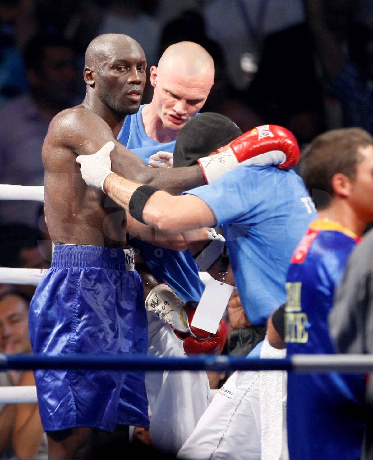 Mendy a rezistat numai 4 runde în faţa lui Bute: "Lovitură scurtă şi imprevizibilă!"