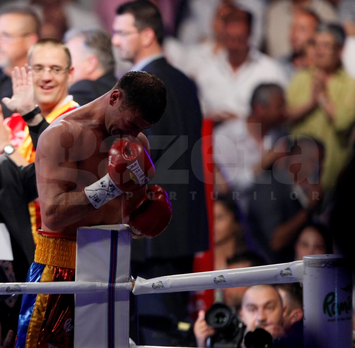 Mendy a rezistat numai 4 runde în faţa lui Bute: "Lovitură scurtă şi imprevizibilă!"