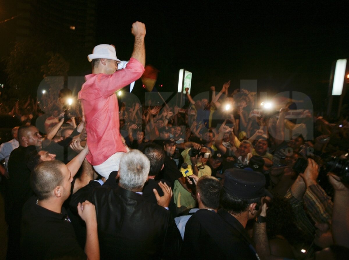FOTO Bute a sărbătorit cu fanii în Piaţa Universităţii! La Pechea a fost sărbătoare mare!