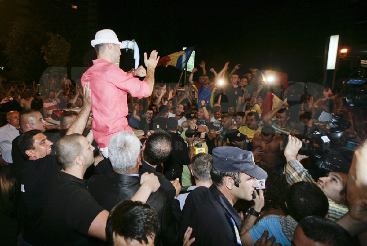 FOTO Bute a sărbătorit cu fanii în Piaţa Universităţii! La Pechea a fost sărbătoare mare!