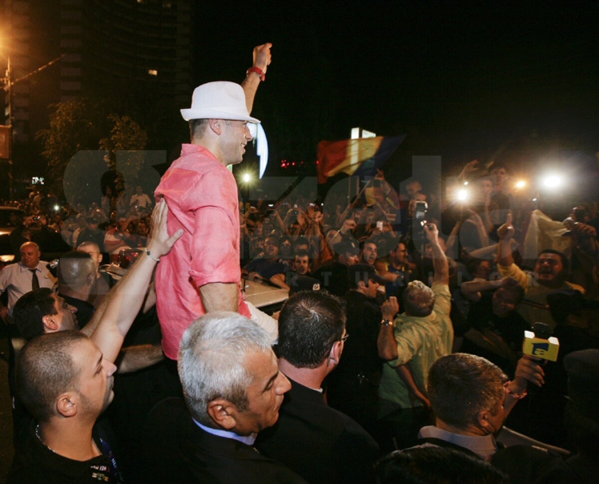 FOTO Bute a sărbătorit cu fanii în Piaţa Universităţii! La Pechea a fost sărbătoare mare!
