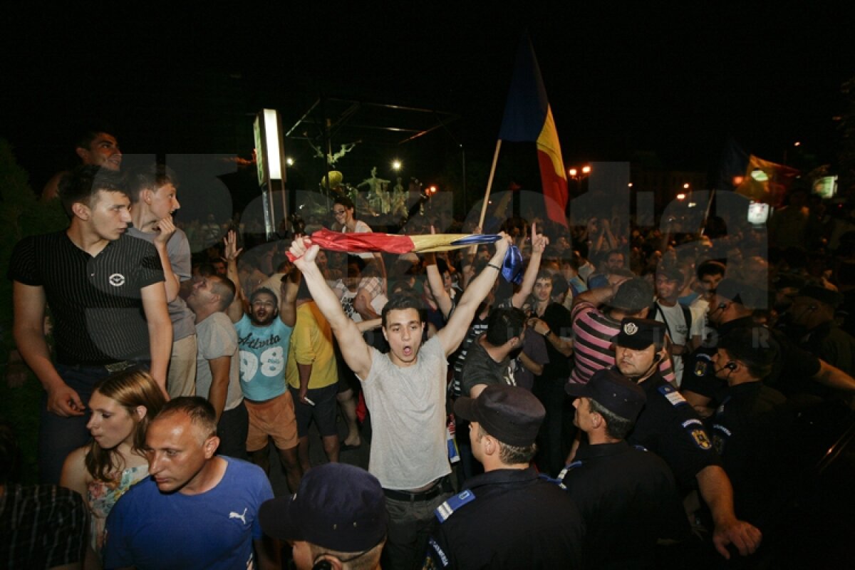 FOTO Bute a sărbătorit cu fanii în Piaţa Universităţii! La Pechea a fost sărbătoare mare!