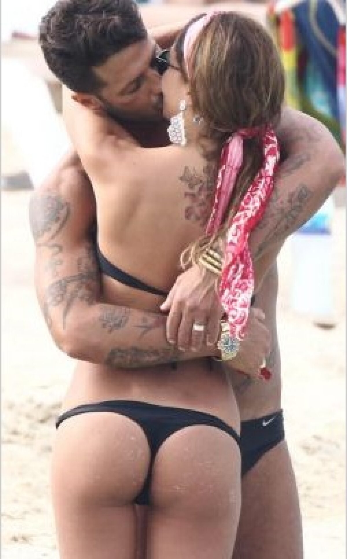 Belen Rodriguez face senzaţie pe plajă, alături de Fabrizio Corona