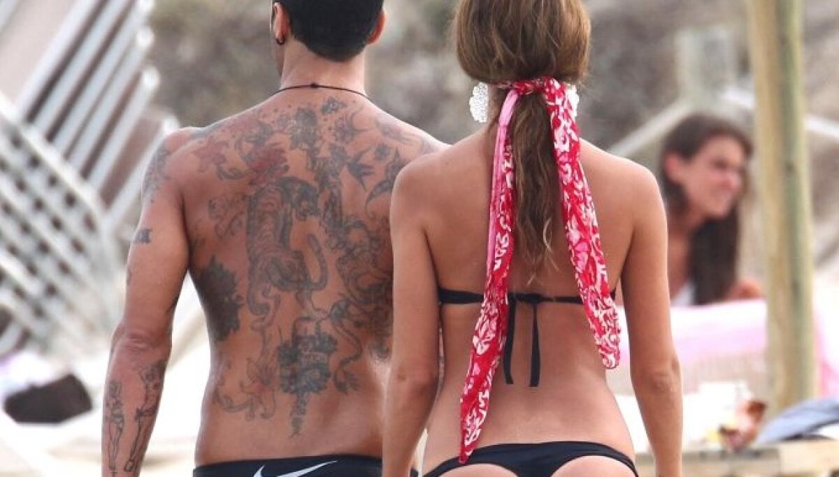 Belen Rodriguez face senzaţie pe plajă, alături de Fabrizio Corona