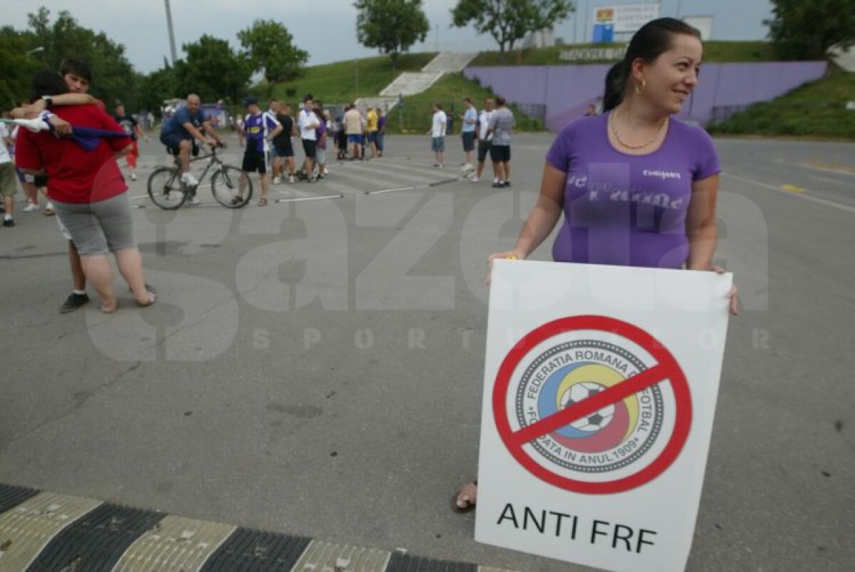 Daniel Stanciu: "Personal nu mai cred în minuni" » 3500 de fani timişoreni protestează împotriva lui Sandu