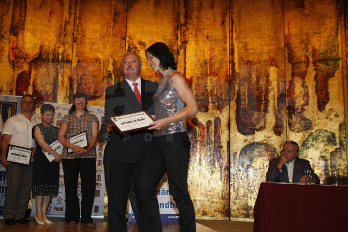 GALERIE FOTO "Naţionala" feminină de handbal, premiată pentru bronzul european cu doar 100.000 de euro