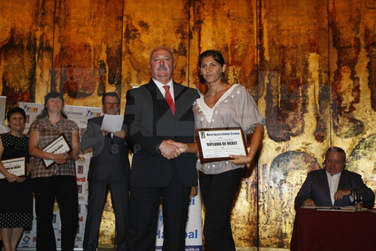 GALERIE FOTO "Naţionala" feminină de handbal, premiată pentru bronzul european cu doar 100.000 de euro