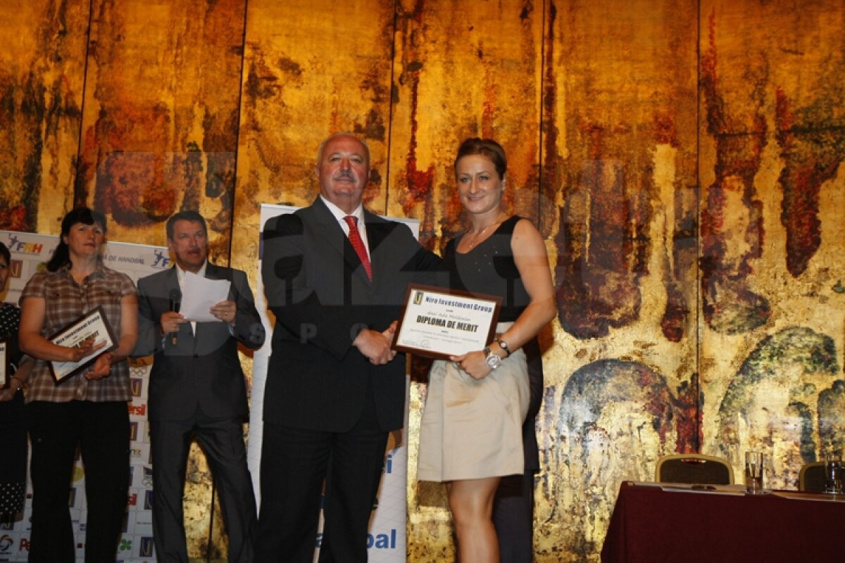 GALERIE FOTO "Naţionala" feminină de handbal, premiată pentru bronzul european cu doar 100.000 de euro