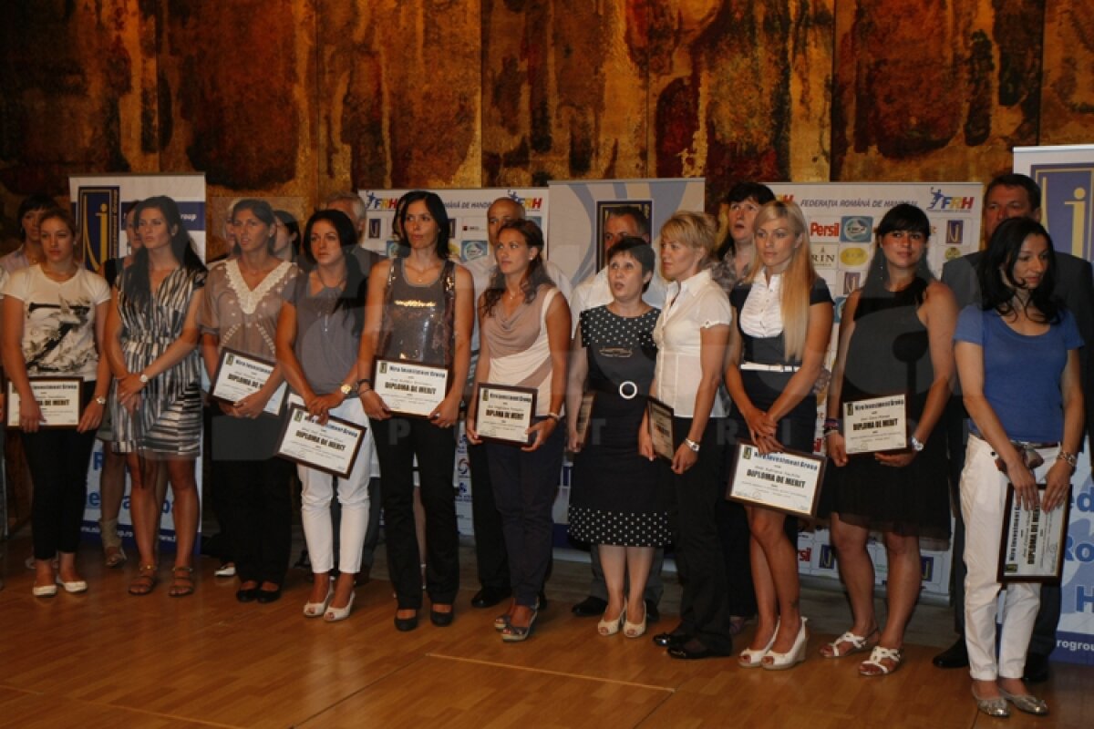 GALERIE FOTO "Naţionala" feminină de handbal, premiată pentru bronzul european cu doar 100.000 de euro