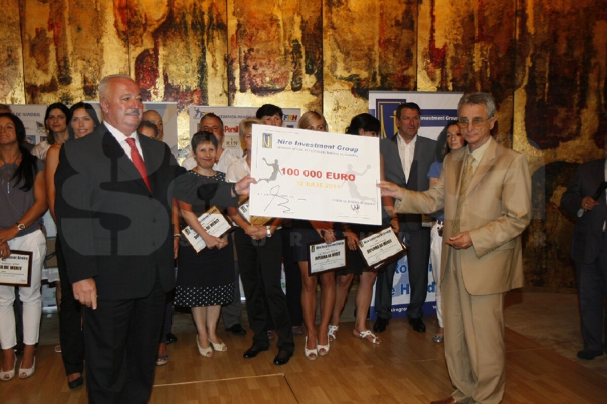 GALERIE FOTO "Naţionala" feminină de handbal, premiată pentru bronzul european cu doar 100.000 de euro