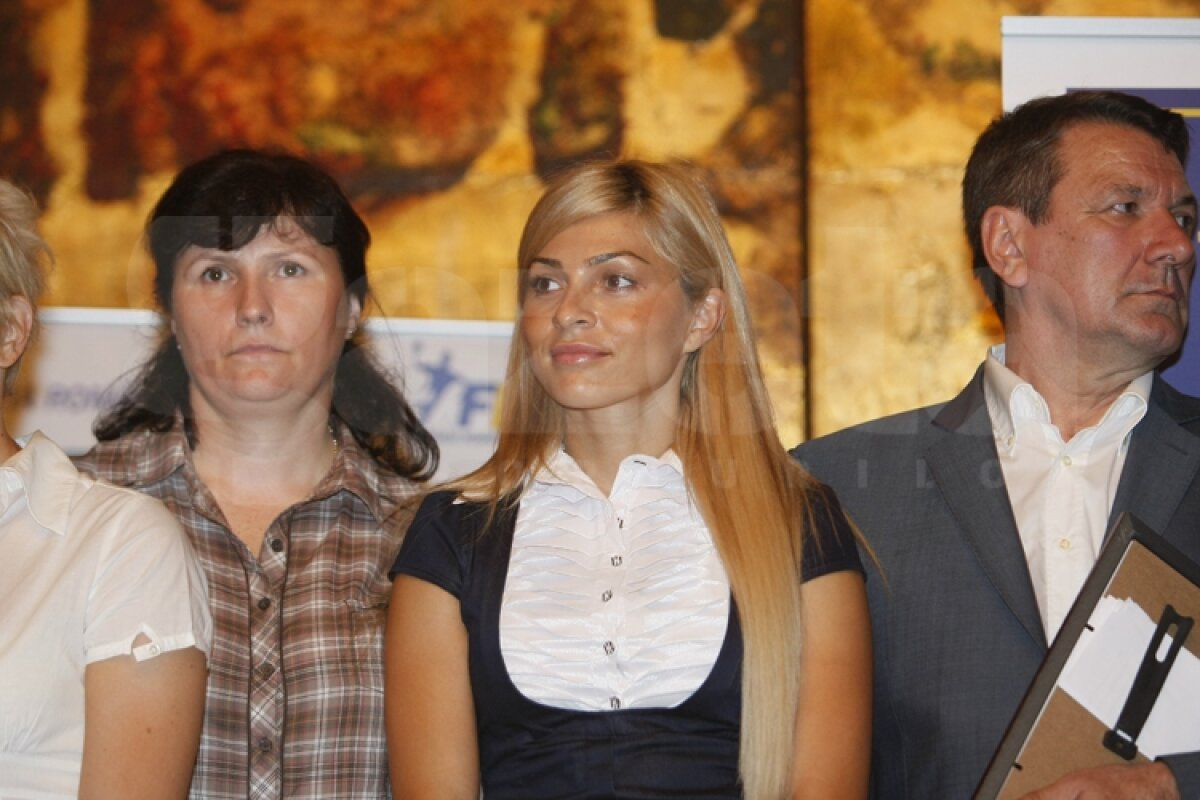 GALERIE FOTO "Naţionala" feminină de handbal, premiată pentru bronzul european cu doar 100.000 de euro