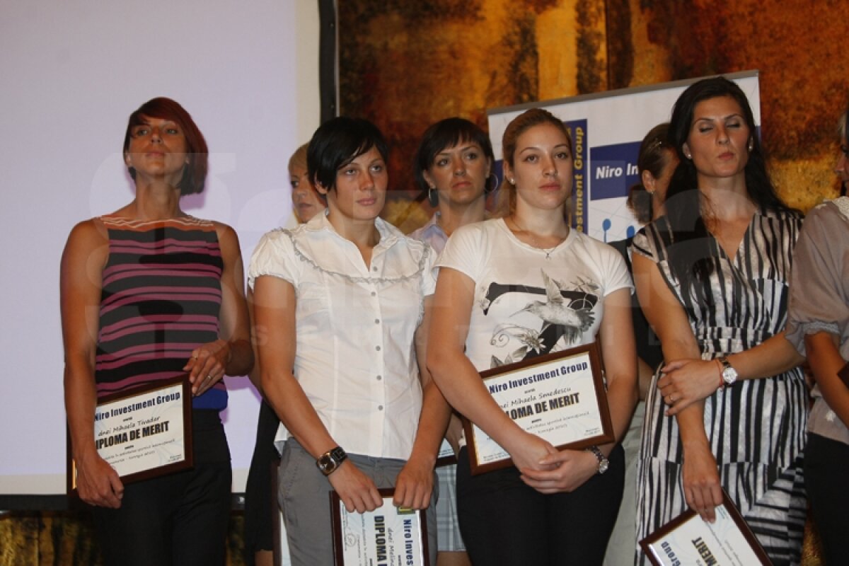 GALERIE FOTO "Naţionala" feminină de handbal, premiată pentru bronzul european cu doar 100.000 de euro