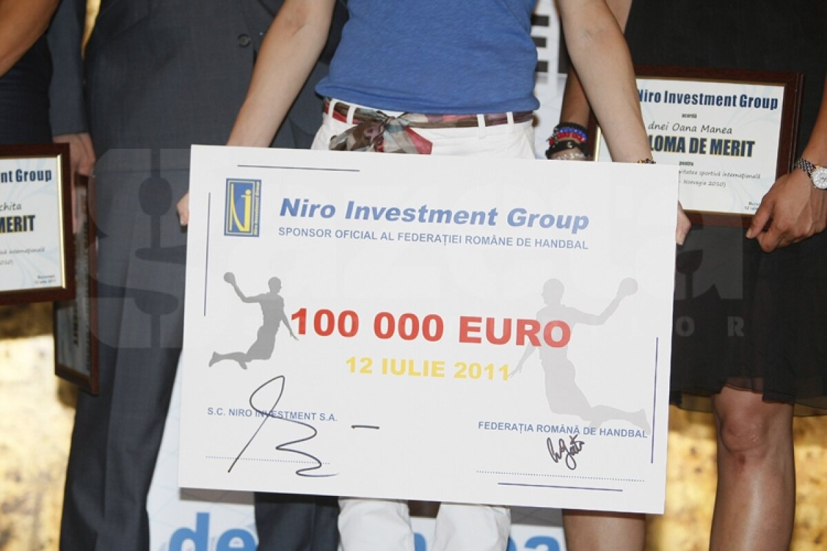 GALERIE FOTO "Naţionala" feminină de handbal, premiată pentru bronzul european cu doar 100.000 de euro