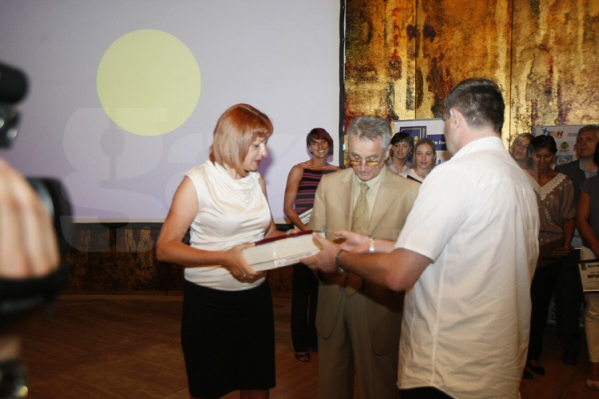GALERIE FOTO "Naţionala" feminină de handbal, premiată pentru bronzul european cu doar 100.000 de euro