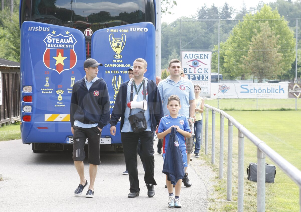 Suporterii nu mai au răbdare pînă la Supercupă. I-au vizitat pe stelişti în Austria