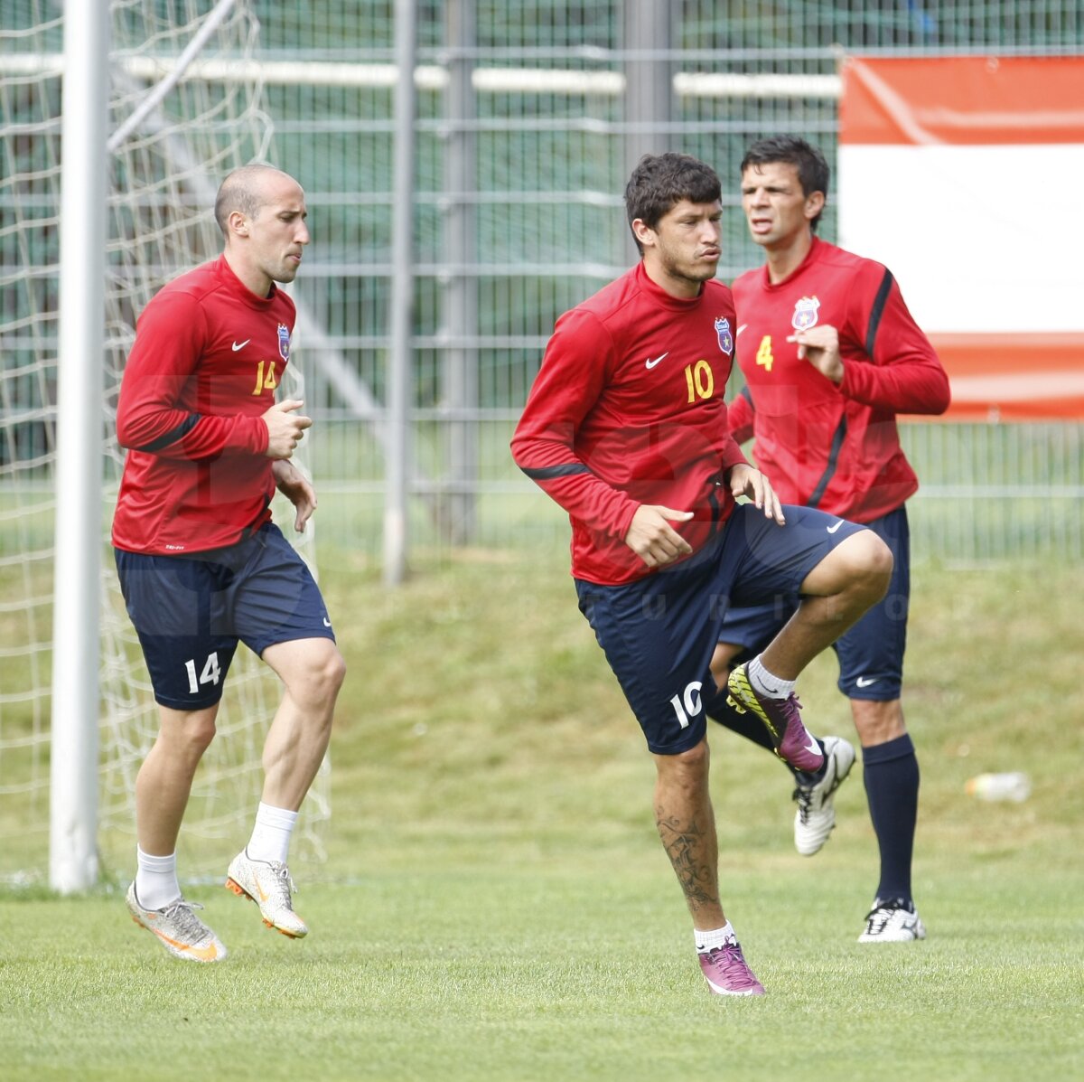 Suporterii nu mai au răbdare pînă la Supercupă. I-au vizitat pe stelişti în Austria