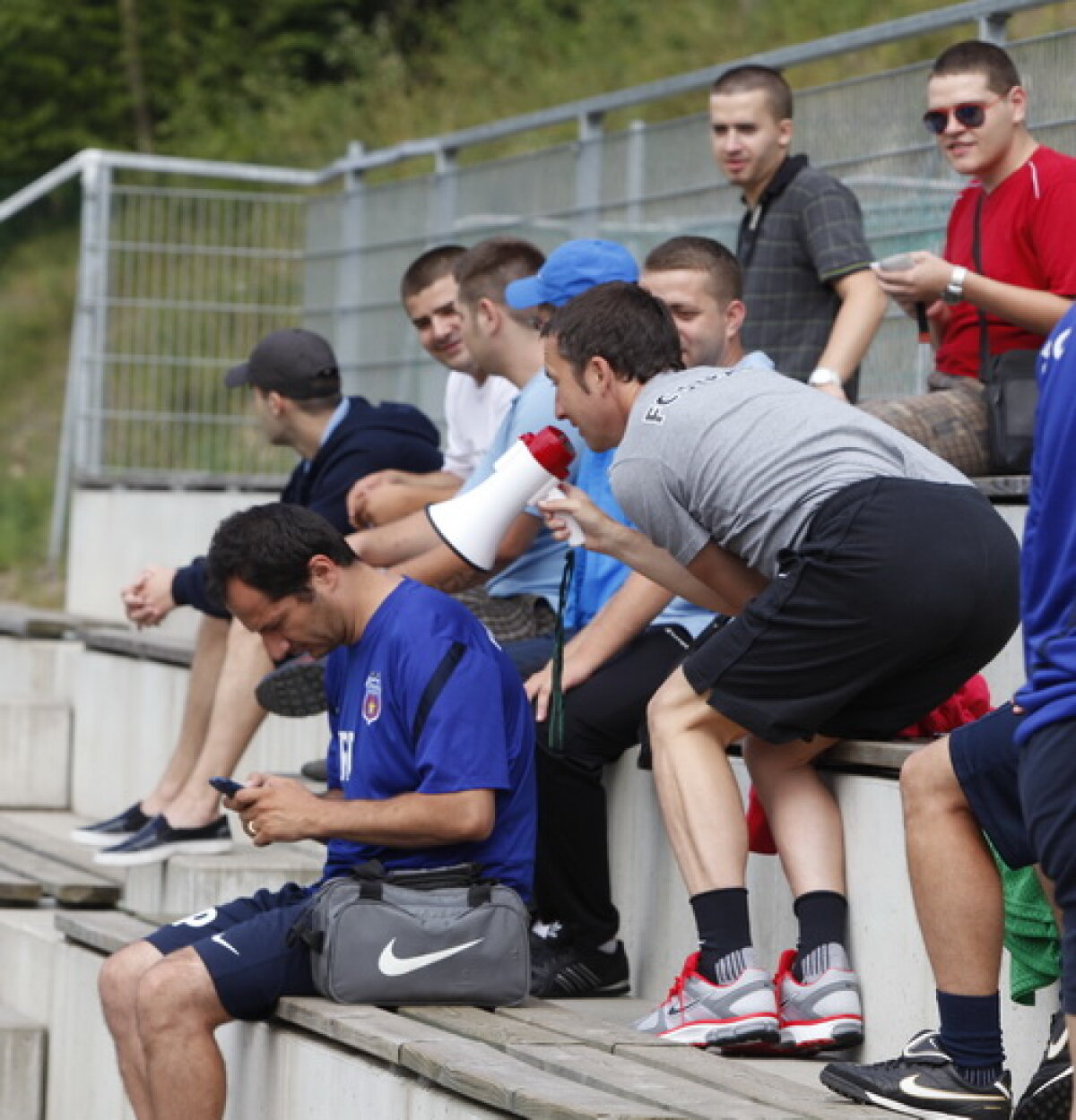 Suporterii nu mai au răbdare pînă la Supercupă. I-au vizitat pe stelişti în Austria