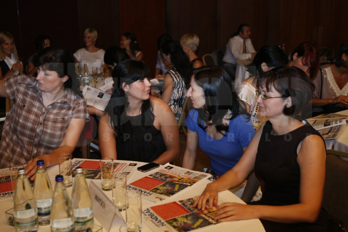 Handbalistele au primit 100.000€ pentru locul 3 la Euro 2010 » Radu Voina împarte banii