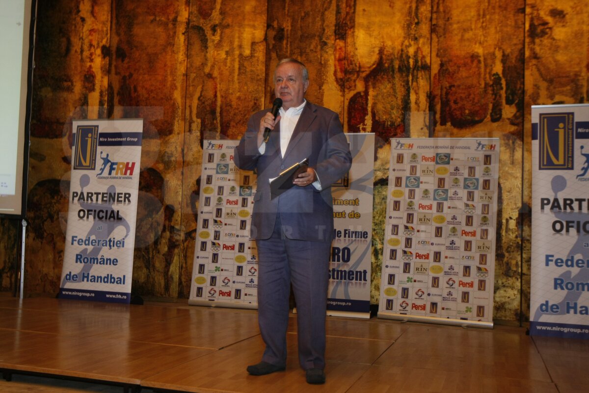 Handbalistele au primit 100.000€ pentru locul 3 la Euro 2010 » Radu Voina împarte banii