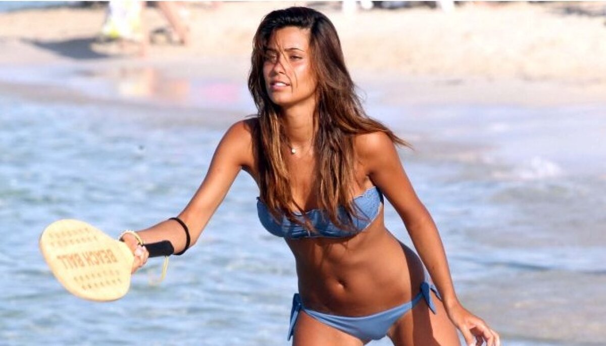 GALERIE FOTO Federica Nargi este cea mai frumoasă iubită de fotbalişti » A făcut furori pe plajă