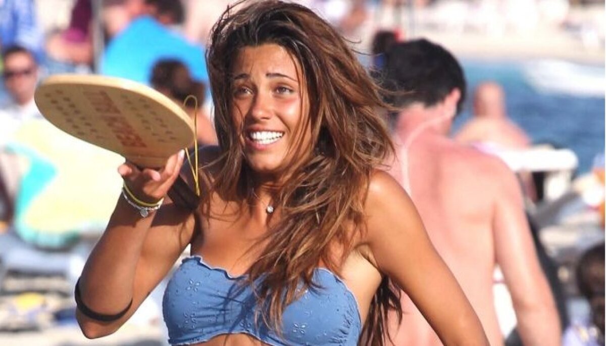 GALERIE FOTO Federica Nargi este cea mai frumoasă iubită de fotbalişti » A făcut furori pe plajă