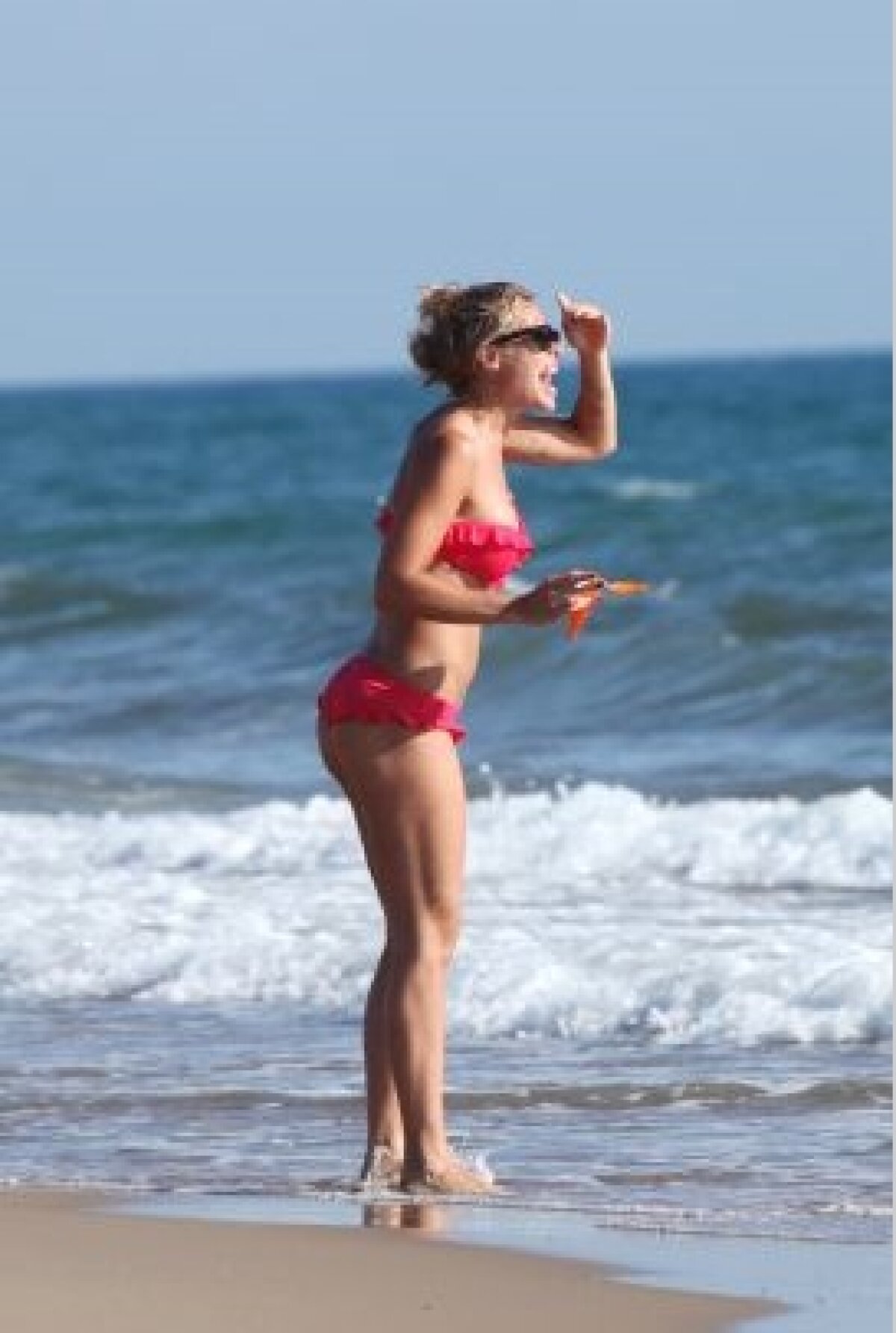 Ilary Blasi şi Francesco Totti s-au îndrăgostit de Sabaudia » Sînt surprinşi în fiecare zi la plajă