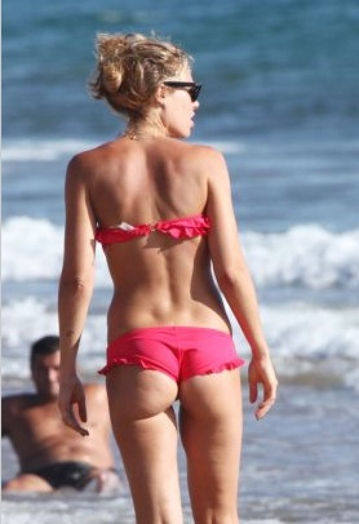 Ilary Blasi şi Francesco Totti s-au îndrăgostit de Sabaudia » Sînt surprinşi în fiecare zi la plajă