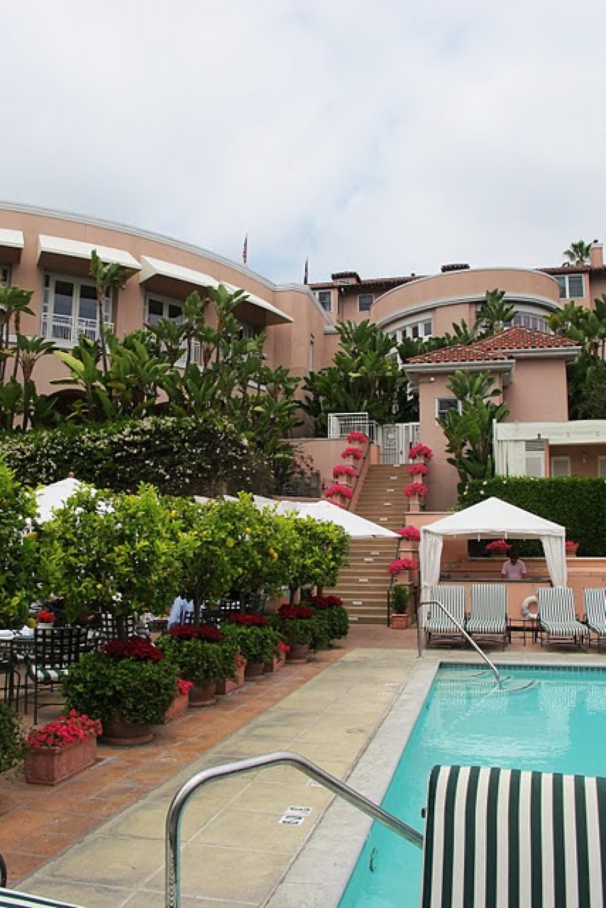 GALERIE FOTO » Acesta e "palatul" în care locuiesc Mourinho&Co. în perioada turneului din Los Angeles