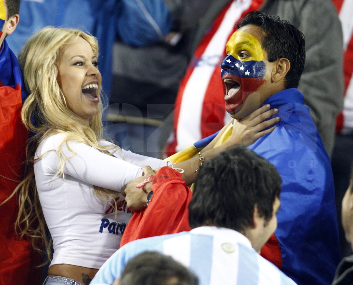 FOTO » Fetele frumoase ale Paraguayului exultă după calificarea în sferturi