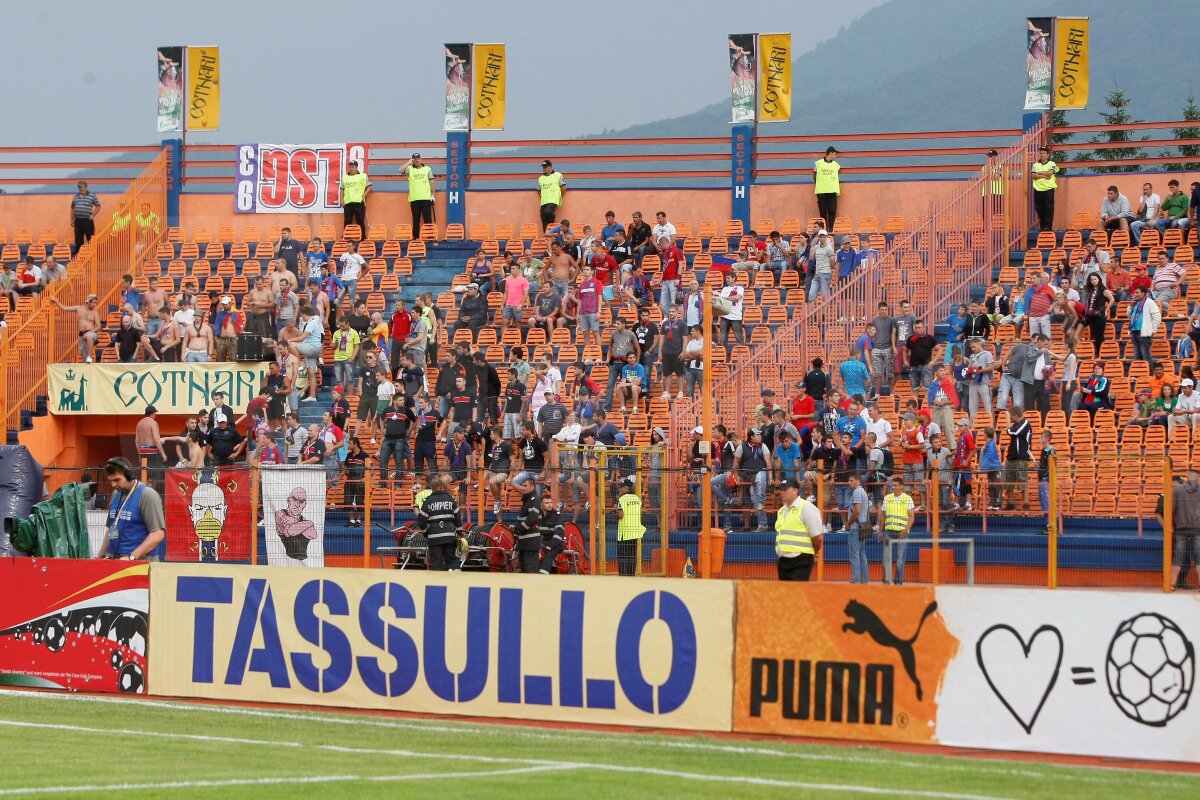 FOTO » Steaua a început sezonul cum l-a terminat pe cel trecut, cu o mînă de suporteri