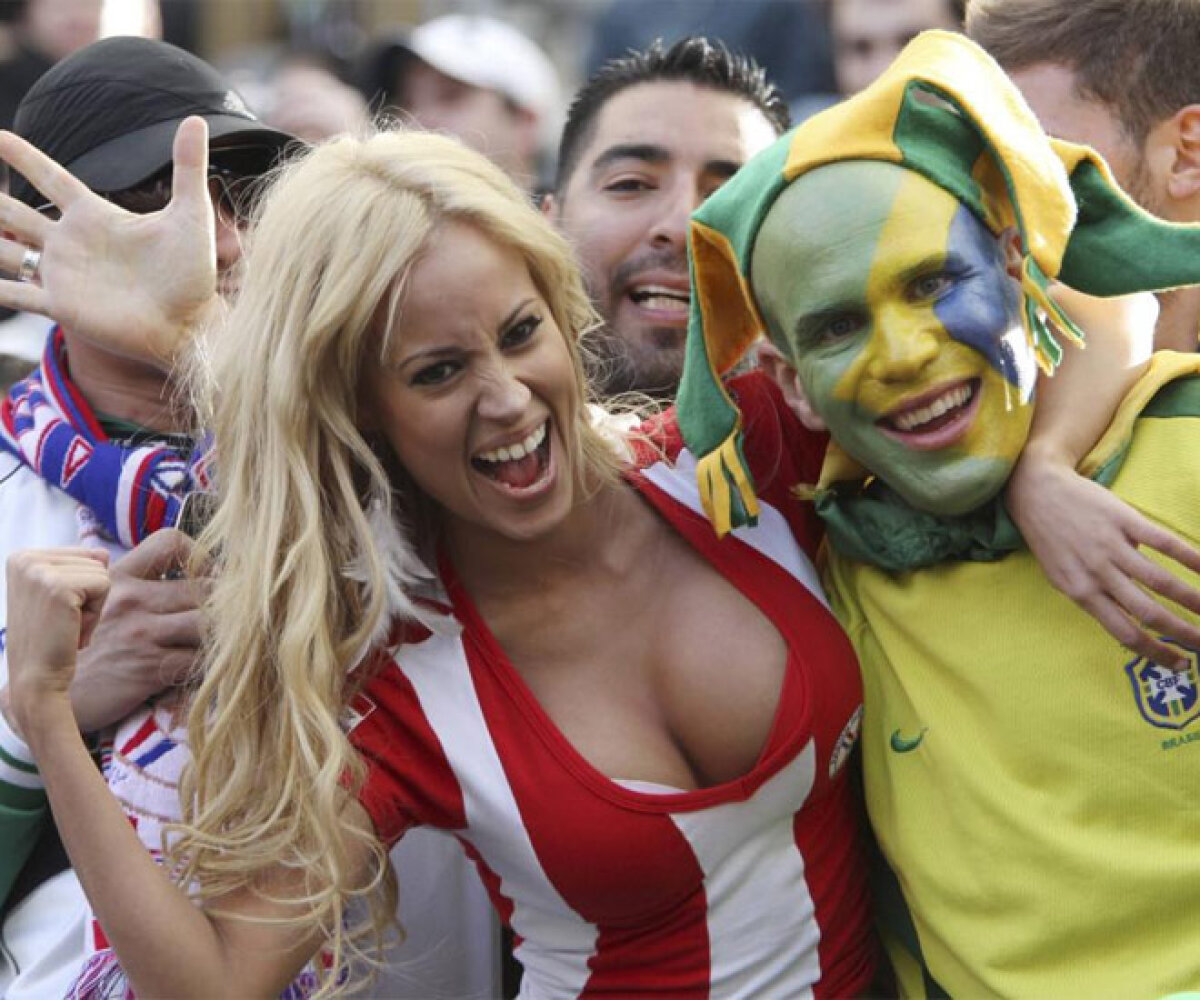 GALERIE FOTO » Blondă sau brunetă? Larissa şi Patty sînt cele mai sexy fane de la Copa America!