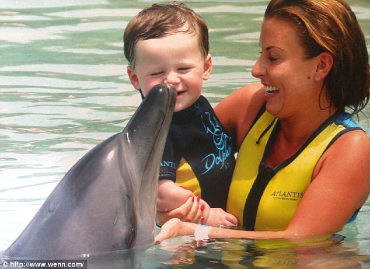 Rooney are cu ce să se mîndrească;) Fiul său de un an şi jumătate ia lecţii de înot de la mama sa