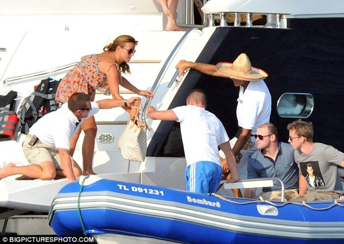 Rooney are cu ce să se mîndrească;) Fiul său de un an şi jumătate ia lecţii de înot de la mama sa