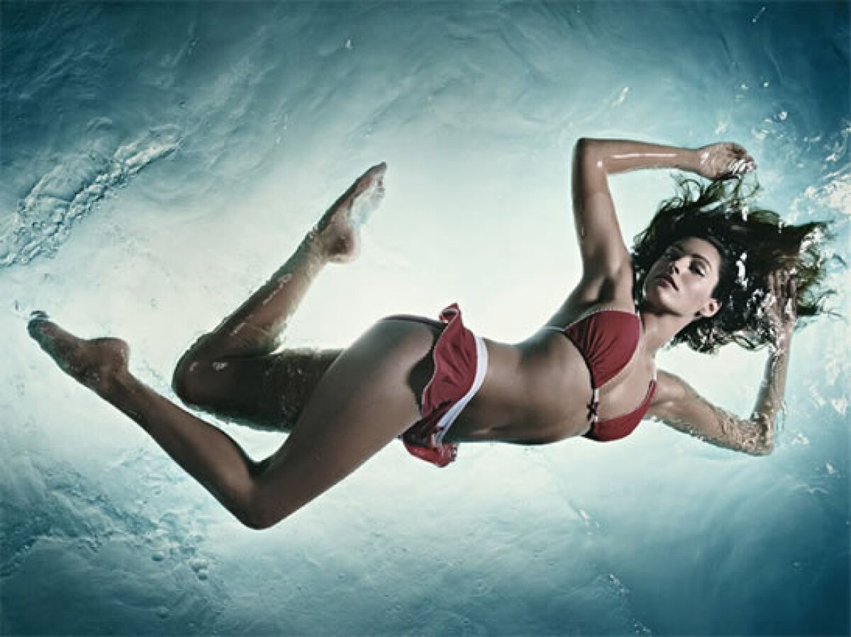 FOTO Cît de norocoşi pot fi rugbiştii? Vezi cît de bună e iubita lui Thom Evans!