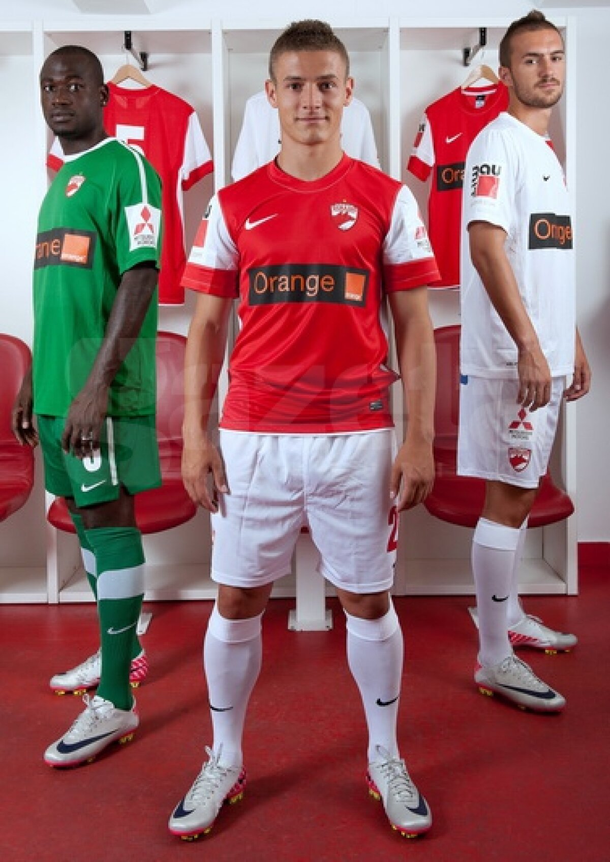 Dinamo şi-a prezentat astăzi echipamentul cu care vor juca în noul sezon al Ligii 1!