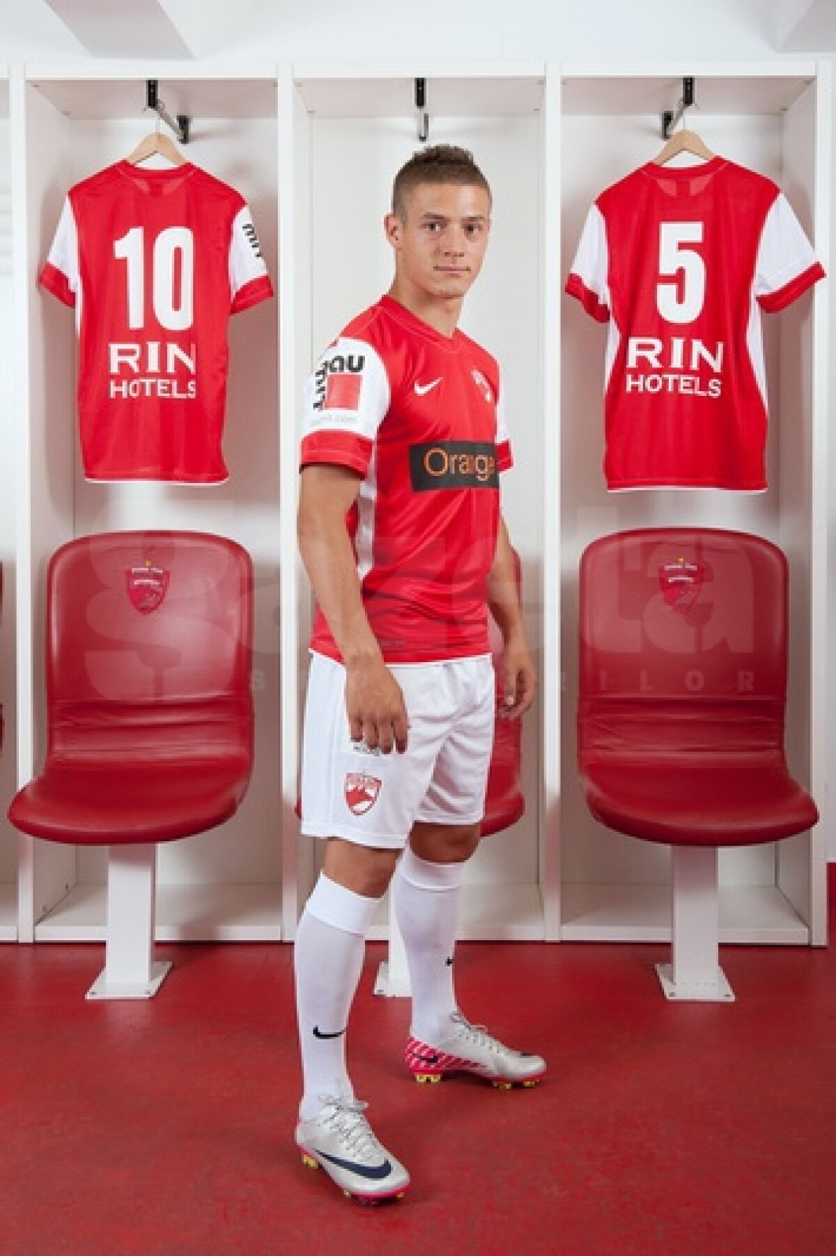 Dinamo şi-a prezentat astăzi echipamentul cu care vor juca în noul sezon al Ligii 1!