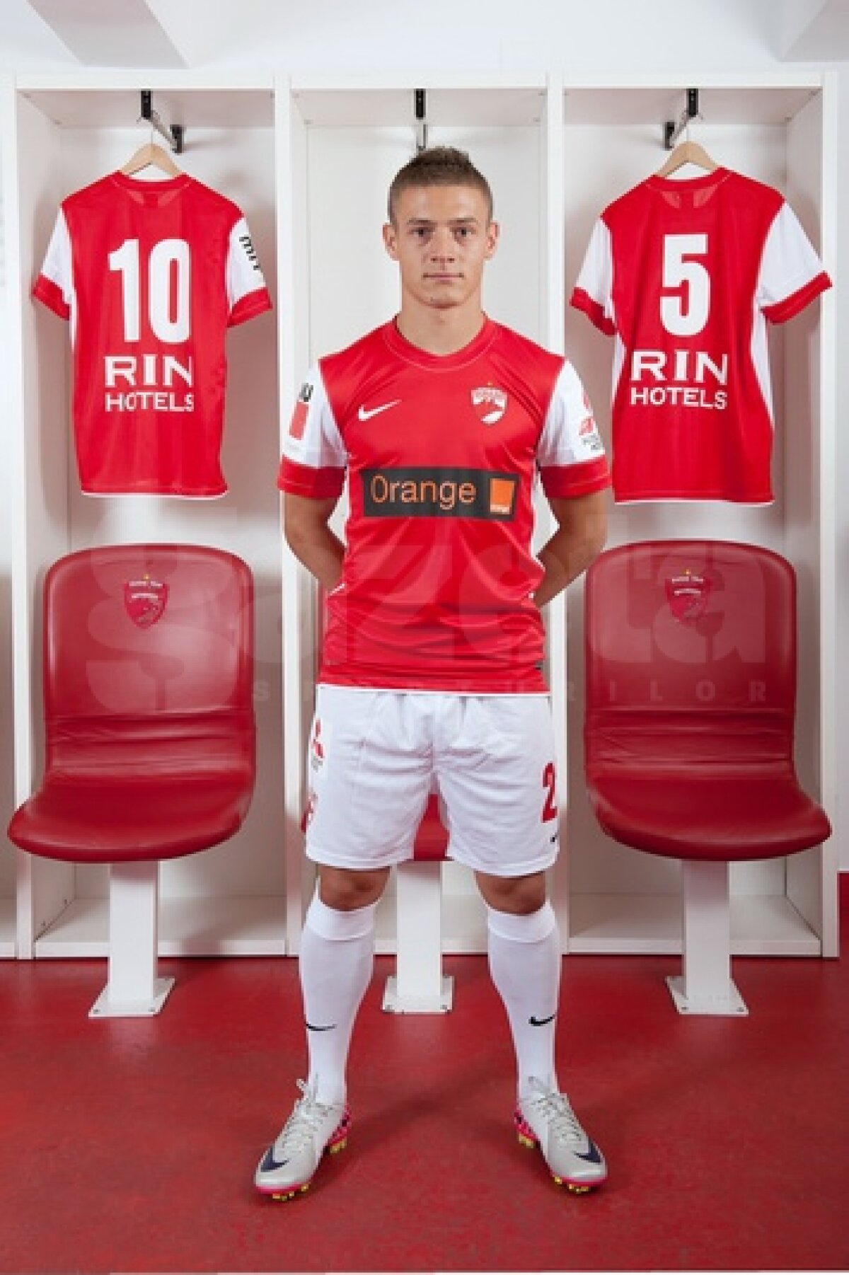 Dinamo şi-a prezentat astăzi echipamentul cu care vor juca în noul sezon al Ligii 1!