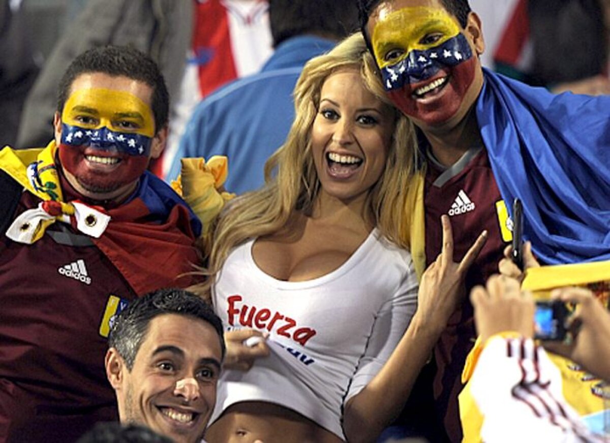 FOTO Paraguay a cîştigat semifinala cu Venezuela şi în tribune » Fetele au făcut SHOW!