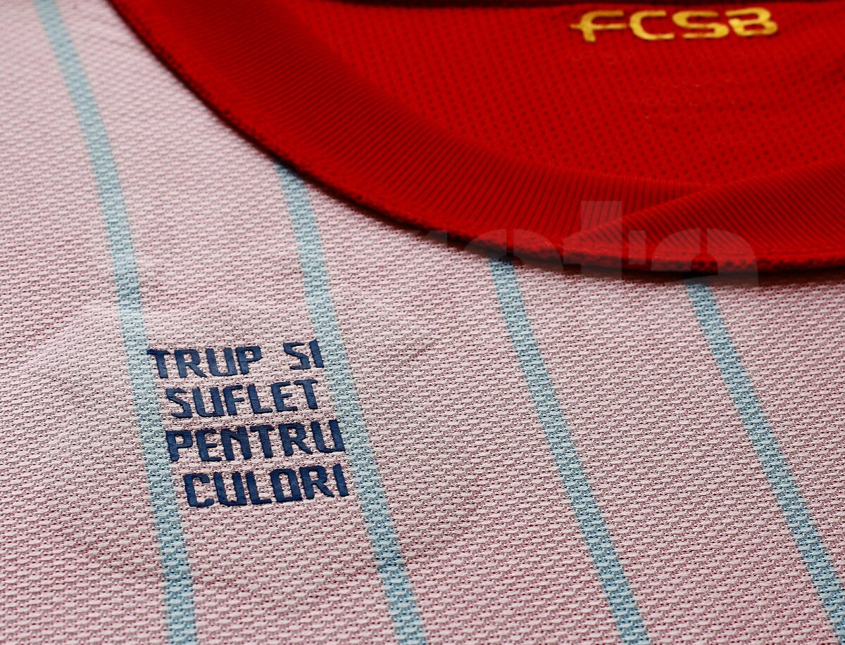 Steaua şi-a prezentat noul echipament » Tricouri ca o clădire de 800 de metri!