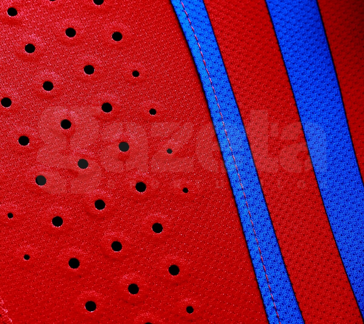 Steaua şi-a prezentat noul echipament » Tricouri ca o clădire de 800 de metri!