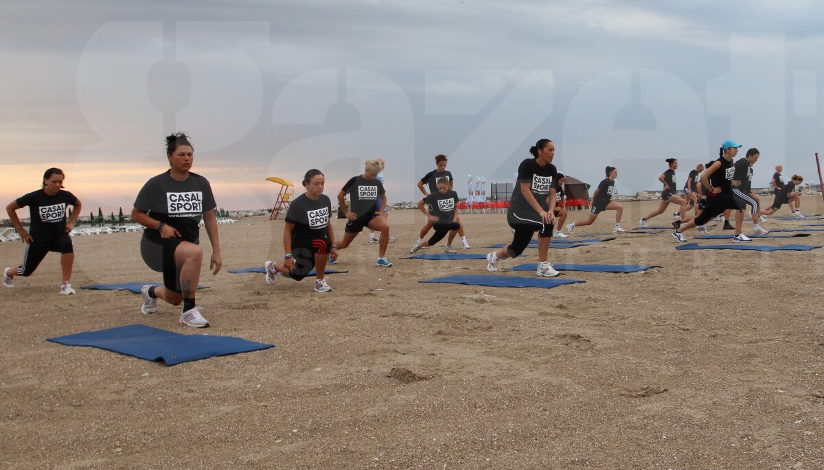 Fetele de la Oltchim au terminat cantonamentul de la mare » Chin pe plajă